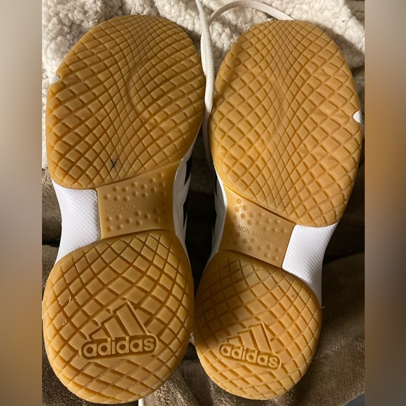 COPY - Adidas women’s Ligra sz 8. Court shoes, volleyball ball shoes, track and… - Picture 3 of 4